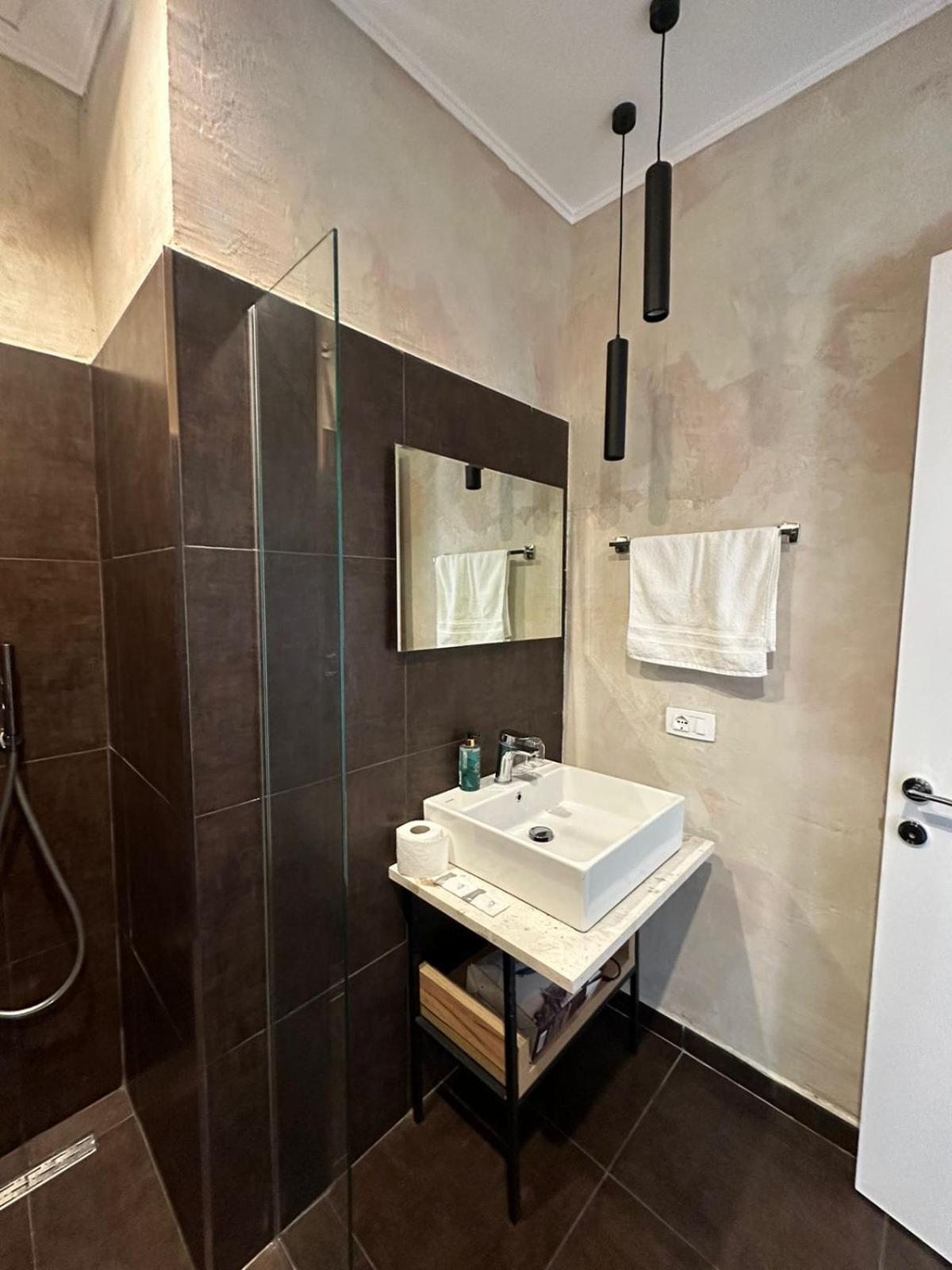 Central Comfort Suites Tirana Exterior foto