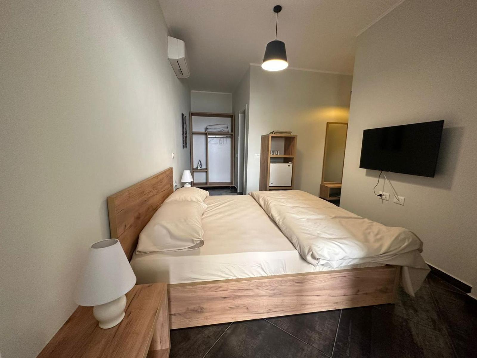Central Comfort Suites Tirana Exterior foto