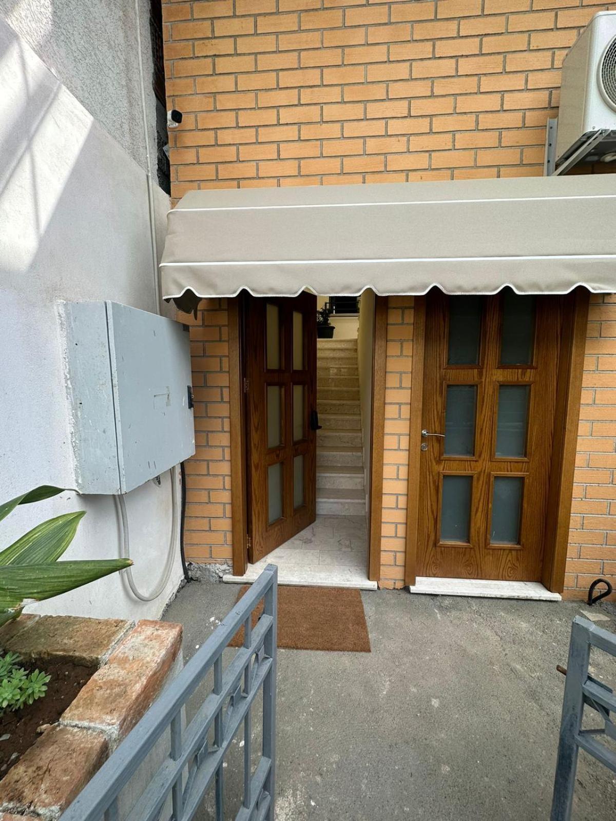 Central Comfort Suites Tirana Exterior foto